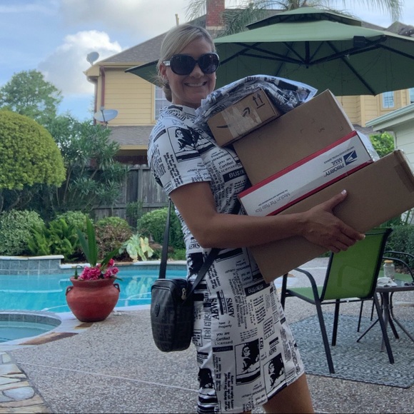 Nicole 🎉💕 POSH AMBASSADOR 💕🎉 - Picture 4 of 8